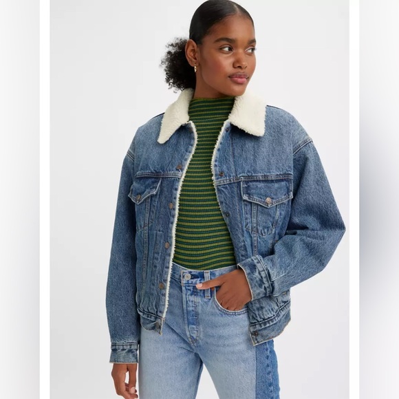 Signature by Levi Strauss Jackets & Blazers - Levi’s 90'S women’s Sherpa Trucker jacket